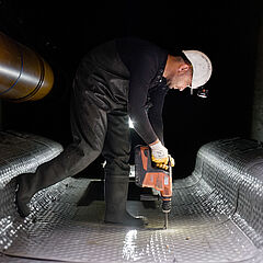 Abwasserwärme: Installation Wärmetauscher im Kanal