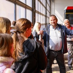 Mädchen beim Girls Day im Busdepot Mädchen beim Girls Day im Busdepot