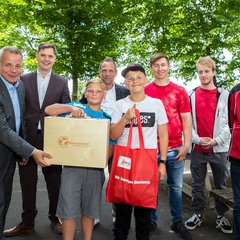 Übergabe Klimakoffer Mittelschule Gaustadt mit Thorsten Glauber