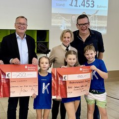 10000 Bahnenschwimmen Scheck- Übergabe