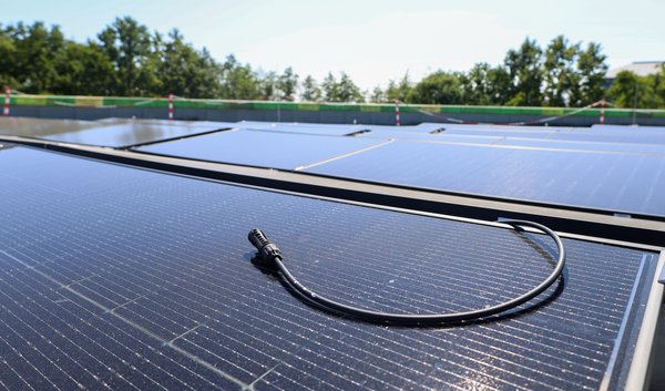 Repowering Bambados-PV: Modul mit Kabel