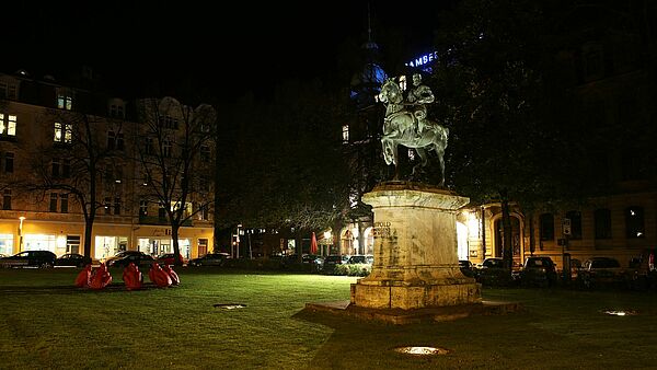 Denkmal Prinzregent Luitpold am Schönleinsplatz bei Nacht