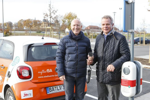 E-Ladesäulen in Memmelsdorf Bürgermeister Schneider Stadtwerke GF Fiedeldey