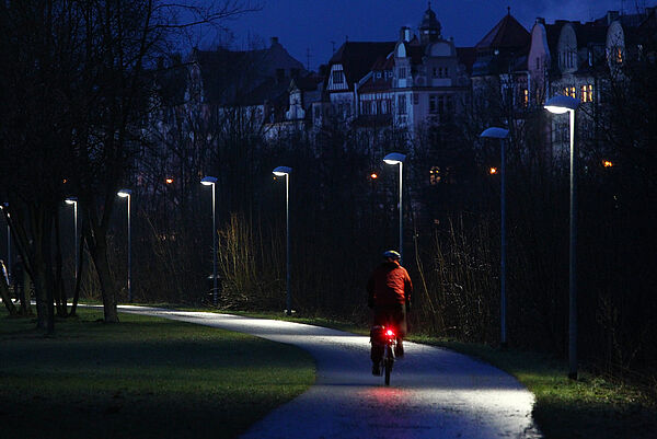 LED Straßenbeleuchtung Fußweg Kanal Bamberg