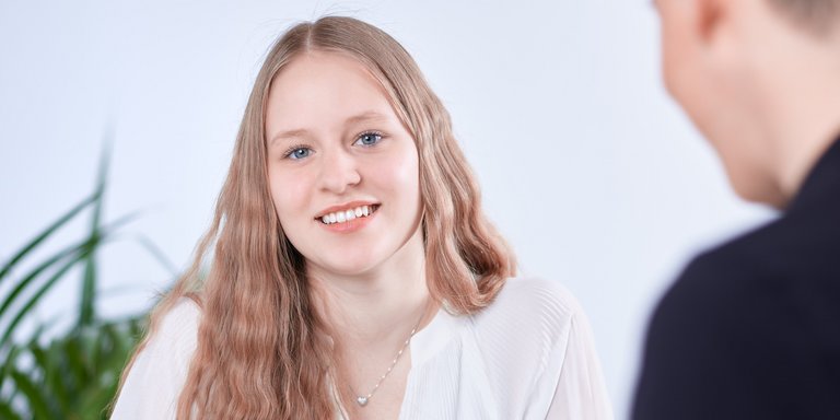 Lisa Kellner lächelt in die Kamera