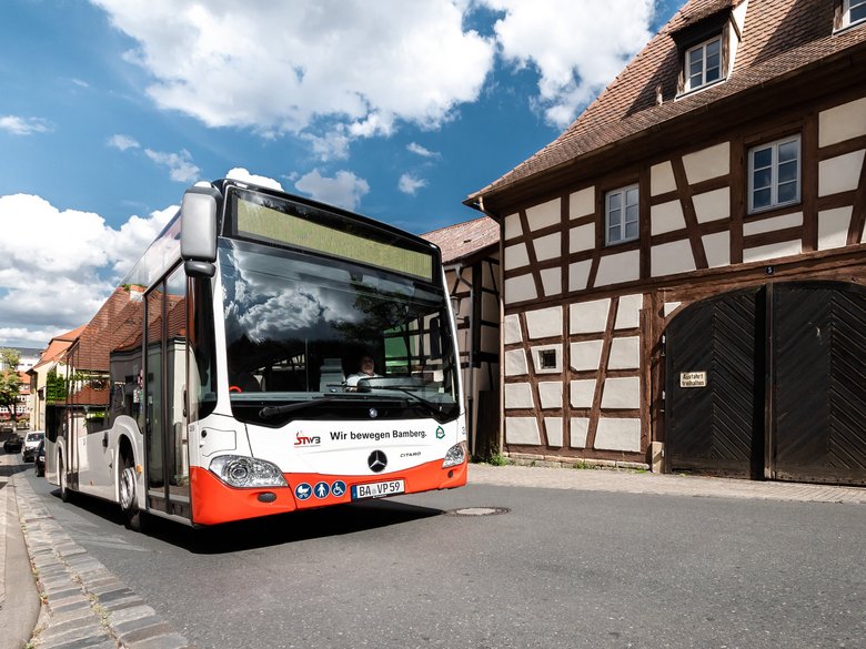 Bus in der Altstadt in Bamberg
