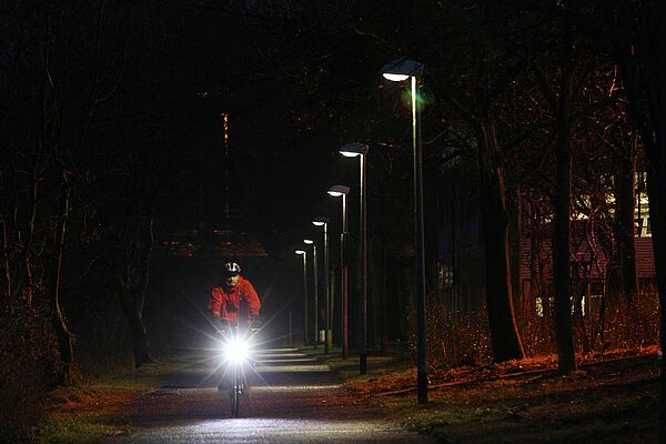 LED-Beleuchtung entlang des Fusswegs am Kanal in Bamberg