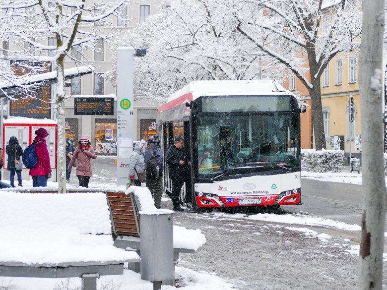 Bus im Schnee am ZOB