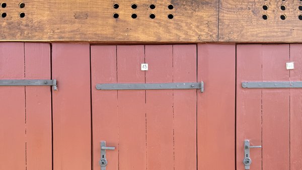 Sanierte Kabinen in der Hainbadestelle komplette Türe