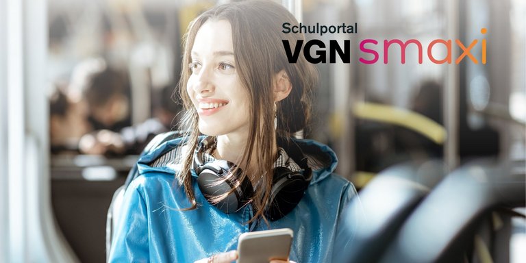 Junge Frau im Bus mit Handy