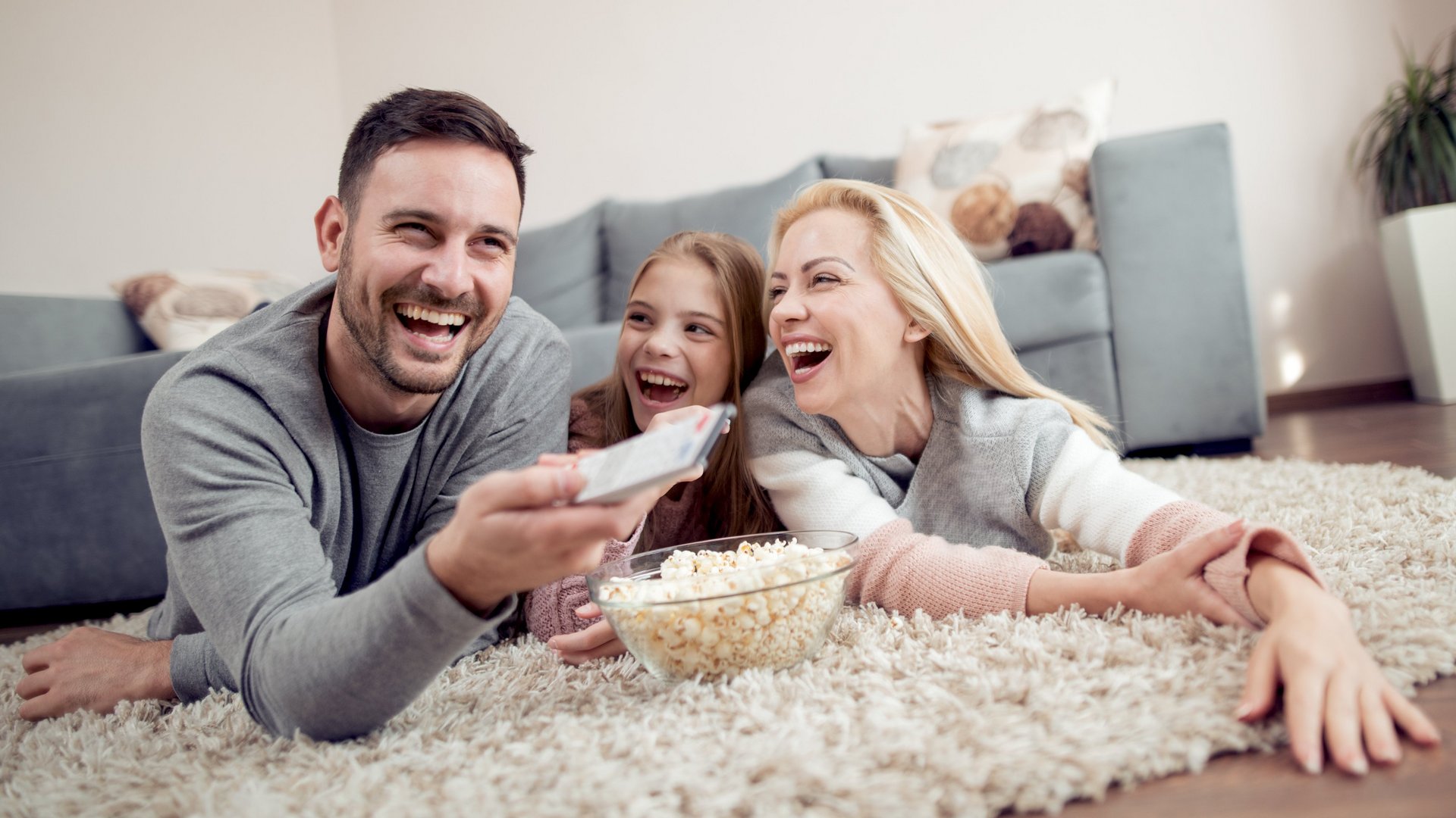 Familie beim Fernsehen