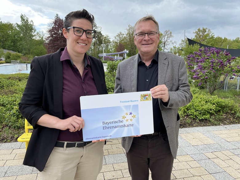 Ermäßigten Eintritt für alle Ehrenamtlichen in Bamberg Lena Schleyer und OB Andreas Starke