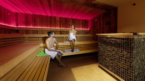 90 Grad Sauna Bambados Mann und Frau in 90 Grad Sauna Bambados