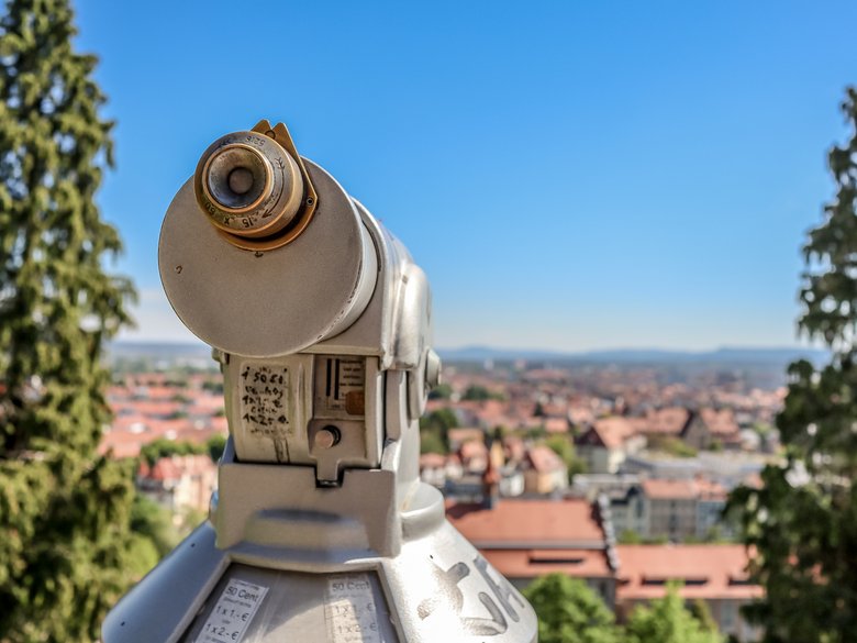 Aussichtsposten am Michelsberg mit Fernglas