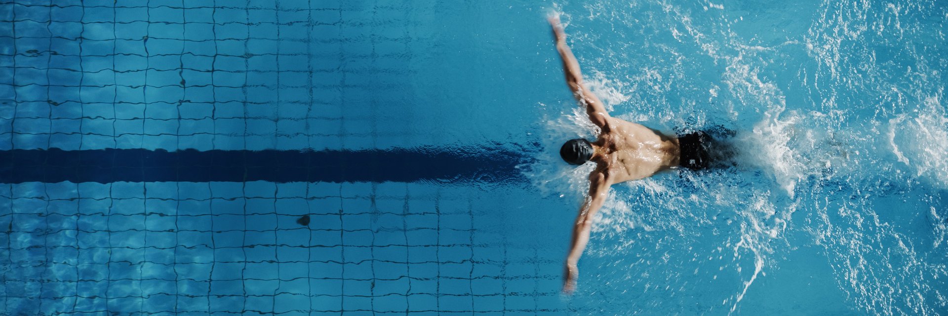 Sportschwimmer im Butterfly-Stil