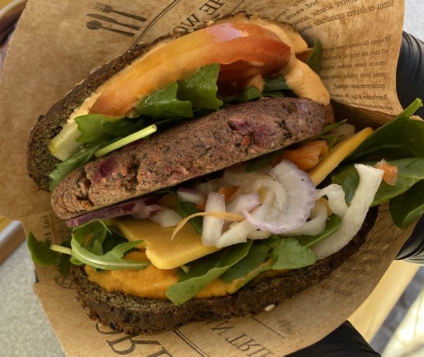 Burger im Bambados Frischer Burger im Bambados