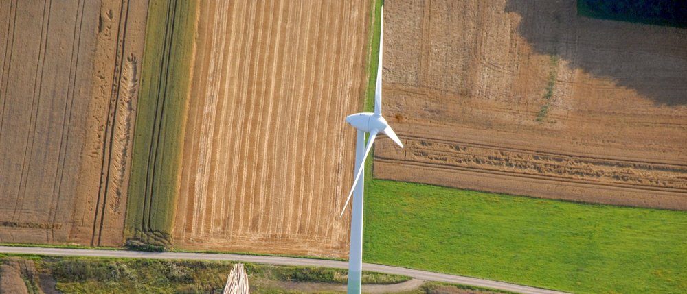 Windrad auf einem Feld in Sassendorf Windrad auf einem Feld in Sassendorf