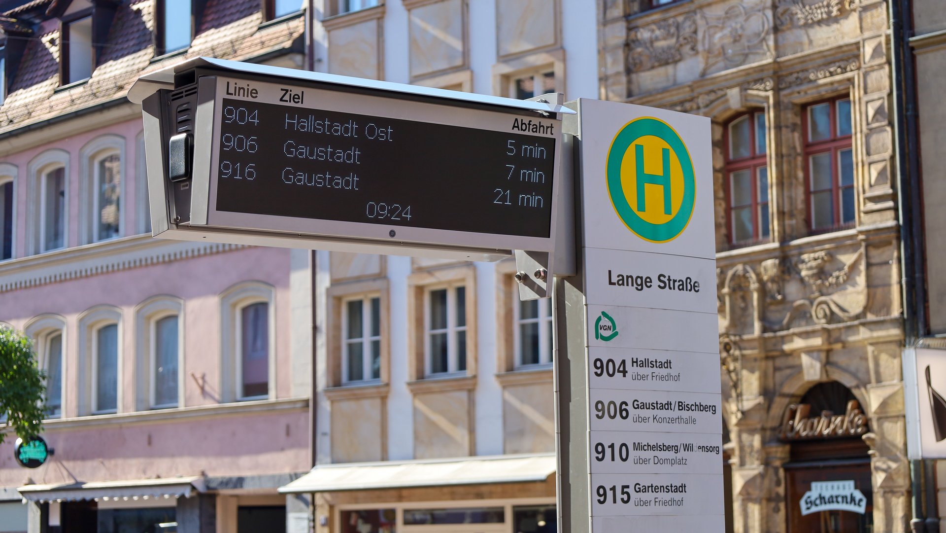 Digitale Haltestellenanzeige in der Langen Straße Bamberg