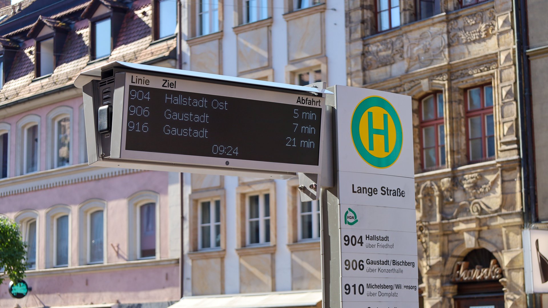 Digitale Haltestellenanzeige in der Langen Straße Bamberg