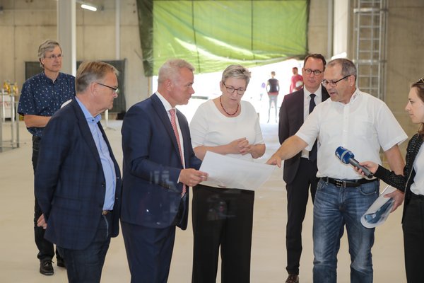 Klara Geywitz, Oberbürgermeister Starke, Fiedeldey und Loskarn in der Energiezentrale Klara Geywitz, Oberbürgermeister Starke, Fiedeldey und Loskarn in der Energiezentrale