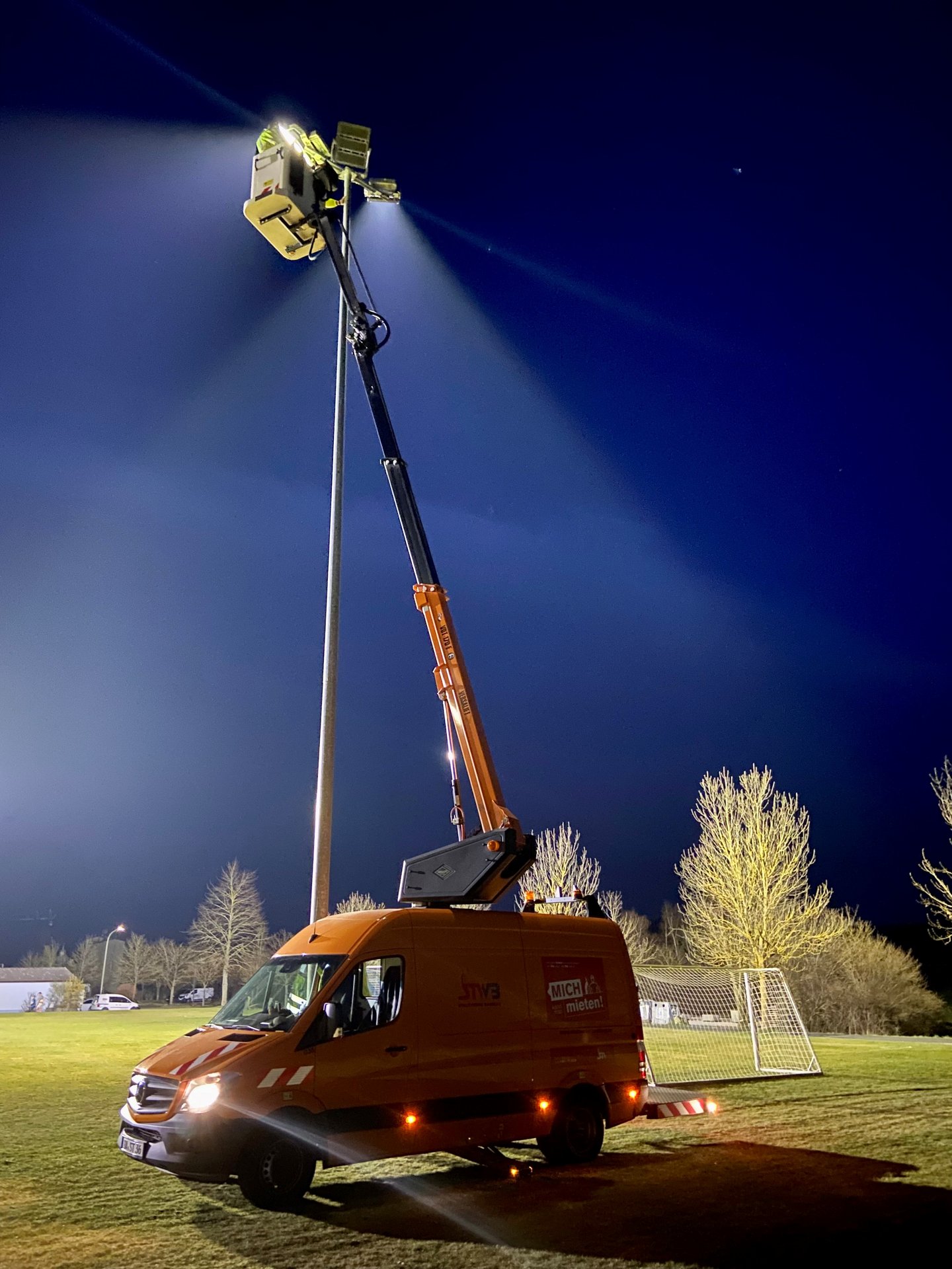 Sportplatz Reundorf Lichtmontage