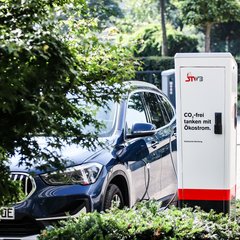 STWB Ladesäule mit Auto