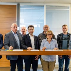 Vertragsunterzeichnung Stadtnetz